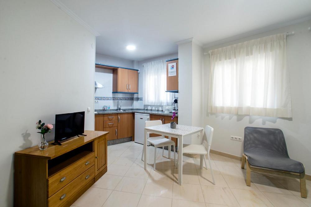 Apartamentos Amat - Only Adult - Playa El Bajondillo Torremolinos Exterior foto