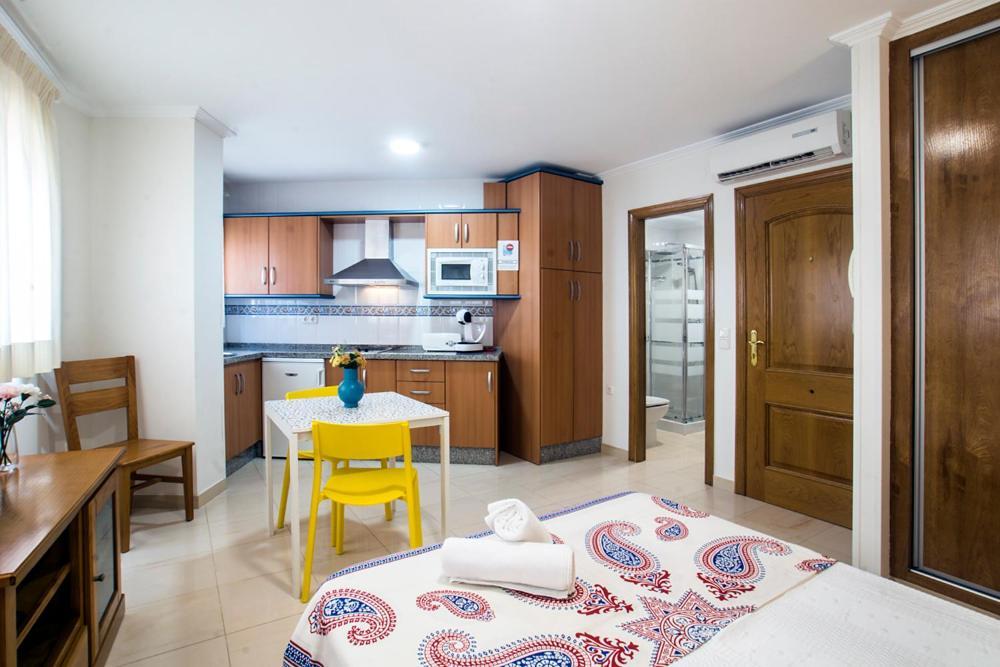 Apartamentos Amat - Only Adult - Playa El Bajondillo Torremolinos Exterior foto