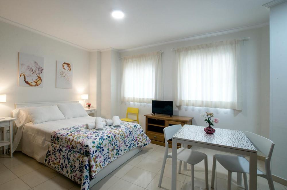 Apartamentos Amat - Only Adult - Playa El Bajondillo Torremolinos Exterior foto