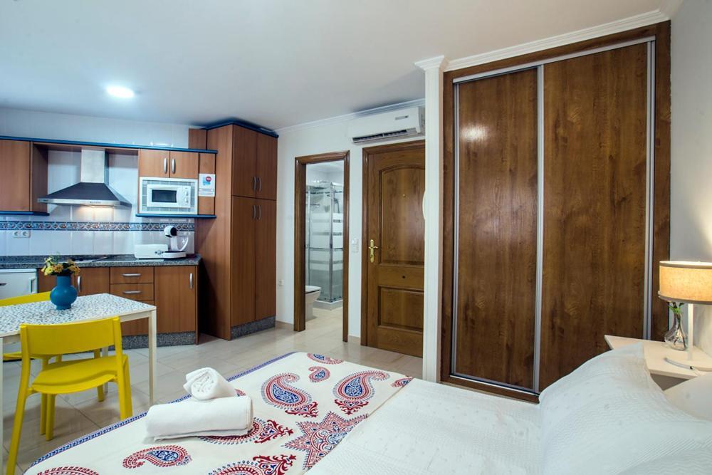 Apartamentos Amat - Only Adult - Playa El Bajondillo Torremolinos Exterior foto